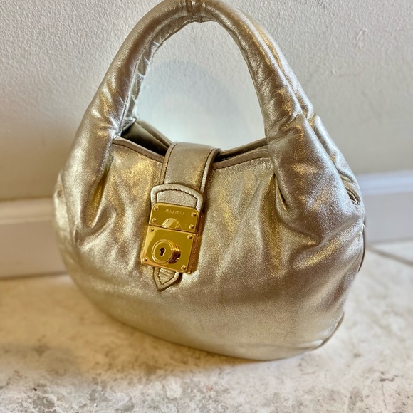 Authentic MIU MIU gold metallic leather puffer bag - Picture 5 of 8